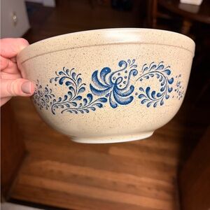 Pyrex Heritage Patterned Bowl 401 and 403